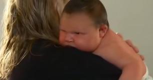 Mamá da a luz a una niña prematura de casi 6 kilos Mamá da a luz a una niña prematura de casi 6 kilos