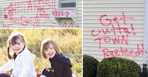 Une maison vandalisée par un voisin après l'adoption d'enfants trisomiques par le propriétaire Une maison vandalisée par un voisin après l'adoption d'enfants trisomiques par le propriétaire