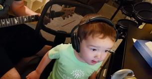 Un garçon de 2 ans reprend une chanson d'Elvis de la manière la plus magnifique qui soit Un garçon de 2 ans reprend une chanson d'Elvis de la manière la plus magnifique qui soit