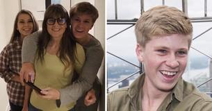 Robert Irwin, 15 ans, a décroché son diplôme d'études secondaires et se déclare enthousiasmé par l'avenir. Robert Irwin, 15 ans, a décroché son diplôme d'études secondaires et se déclare enthousiasmé par l'avenir.