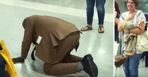 Un hombre se arrodilla en el aeropuerto al ver a su esposa y a sus hijos por primera vez en cuatro años Un hombre se arrodilla en el aeropuerto al ver a su esposa y a sus hijos por primera vez en cuatro años