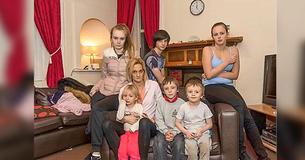 Mãe de sete filhos grávida de gêmeos exige ser realojada do apartamento de 4 quartos dado pelo governo Mãe de sete filhos grávida de gêmeos exige ser realojada do apartamento de 4 quartos dado pelo governo