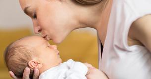 Doctors Warn Against Kissing Babies As The Respiratory Syncytial Virus (RSV) Spreads Through Winter Doctors Warn Against Kissing Babies As The Respiratory Syncytial Virus (RSV) Spreads Through Winter