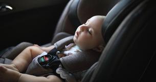 Genitori in lutto mettono in guardia altri genitori dopo che il loro figlio muore nel seggiolino per auto messo per terra Genitori in lutto mettono in guardia altri genitori dopo che il loro figlio muore nel seggiolino per auto messo per terra