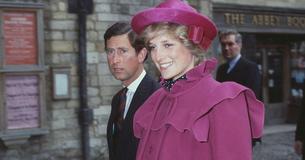 La reacción del príncipe Charles frente al trágico accidente automovilístico de la princesa Diana es revelada en un libro del 2005 La reacción del príncipe Charles frente al trágico accidente automovilístico de la princesa Diana es revelada en un libro del 2005