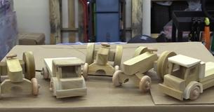 93-Year-Old Man Created 300 Wooden Trucks To Donate To Local Children For Christmas 93-Year-Old Man Created 300 Wooden Trucks To Donate To Local Children For Christmas