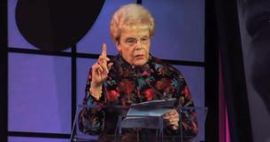 Woman In Her 70s Walks Up To The Mic At Award Ceremony And Entertains Room With Joking Speech Woman In Her 70s Walks Up To The Mic At Award Ceremony And Entertains Room With Joking Speech