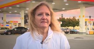 Mujer desaparecida de Sacramento y sus 2 nietos fueron encontrados cuando empleada de una gasolinera reconoció el peinado de la mujer por una foto Mujer desaparecida de Sacramento y sus 2 nietos fueron encontrados cuando empleada de una gasolinera reconoció el peinado de la mujer por una foto