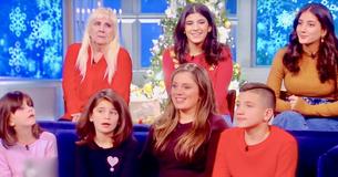 21-Year-Old Steps Up To Raise Her Five Siblings After Their Parents Pass Away 21-Year-Old Steps Up To Raise Her Five Siblings After Their Parents Pass Away