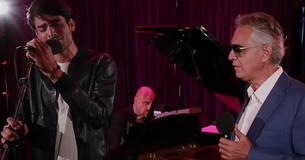 Andrea Bocelli e seu filho de 20 anos cantam cover de uma música de Ed Sheeran Andrea Bocelli e seu filho de 20 anos cantam cover de uma música de Ed Sheeran