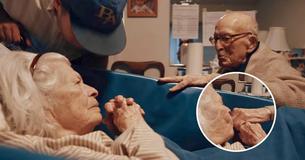 Homem de 105 anos vai para hospital para ficar com esposa de 100 anos em seu 80º aniversário de casamento Homem de 105 anos vai para hospital para ficar com esposa de 100 anos em seu 80º aniversário de casamento