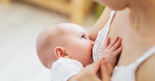 Mother Breastfeeds Hungry Four-Month-Old While Driving In Traffic, Sparking Huge Debate Mother Breastfeeds Hungry Four-Month-Old While Driving In Traffic, Sparking Huge Debate