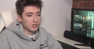 Mulher no Texas salva garoto britânico ao chamar a polícia a mais de 8000 quilômetros de distância enquanto jogavam videogame Mulher no Texas salva garoto britânico ao chamar a polícia a mais de 8000 quilômetros de distância enquanto jogavam videogame