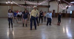 Dançarinos de Line Dance entram na onda do Git Up Challenge e encanta comunidade local Dançarinos de Line Dance entram na onda do Git Up Challenge e encanta comunidade local