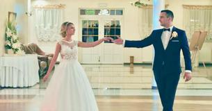 Couple’s Breathtaking Dance To Couple’s Breathtaking Dance To