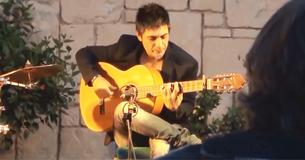 Spanish Guitarist Performs Haunting Melodies And Mesmerizes Crowd Spanish Guitarist Performs Haunting Melodies And Mesmerizes Crowd