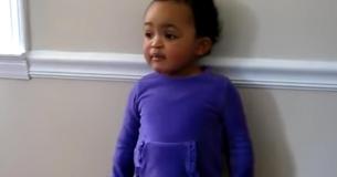 Cette petite fille de 17 mois chante Cette petite fille de 17 mois chante