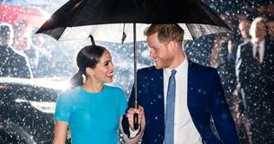 Photographer Behind The Iconic Photo Of Prince Harry And Meghan Markle In The Rain Talks About How He Got The Shot Photographer Behind The Iconic Photo Of Prince Harry And Meghan Markle In The Rain Talks About How He Got The Shot