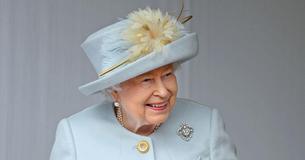 Koningin Elizabeth stond een kijkje in Windsor Castle toe. Koningin Elizabeth stond een kijkje in Windsor Castle toe.