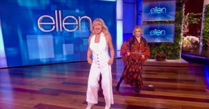 Goldie Hawn, 74 ans, danse avec sa fille Kate Hudson et vole la vedette sur la plateau du Ellen Degeneres Show Goldie Hawn, 74 ans, danse avec sa fille Kate Hudson et vole la vedette sur la plateau du Ellen Degeneres Show