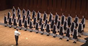 Vozes angelicais cantam maravilhosa versão de 'Edelweiss' do musical The Sound Of Music Vozes angelicais cantam maravilhosa versão de 'Edelweiss' do musical The Sound Of Music