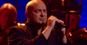 Heavy Metal Singer ‘Disturbed' Sings Spine-Tingling Version Of ‘Sound Of Silence’ Heavy Metal Singer ‘Disturbed' Sings Spine-Tingling Version Of ‘Sound Of Silence’