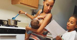 Sincere Mom Of Four Responds To Haters Who Criticized A Candid Picture Her Husband Photographed Sincere Mom Of Four Responds To Haters Who Criticized A Candid Picture Her Husband Photographed