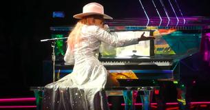 Lady Gaga dédie son interprétation spectaculaire de Lady Gaga dédie son interprétation spectaculaire de
