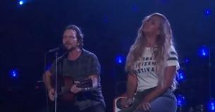 Eddie Vedder & Beyoncé Perform A Heartfelt Rendition Of ‘Redemption Song’ Eddie Vedder & Beyoncé Perform A Heartfelt Rendition Of ‘Redemption Song’