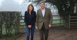 Un aperçu de la maison d'enfance de Kate Middleton dans un nouveau clip avec ses parents et son frère Un aperçu de la maison d'enfance de Kate Middleton dans un nouveau clip avec ses parents et son frère