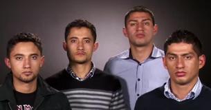 Quatre garçons grandissent avec leur jumeau et découvrent que le docteur les à échangés à la naissance il y a 25 ans Quatre garçons grandissent avec leur jumeau et découvrent que le docteur les à échangés à la naissance il y a 25 ans