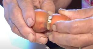 After 13 Years An 84-Year-Old Woman Finds Her Long-Lost Engagement Ring With A Carrot Grown Through It After 13 Years An 84-Year-Old Woman Finds Her Long-Lost Engagement Ring With A Carrot Grown Through It