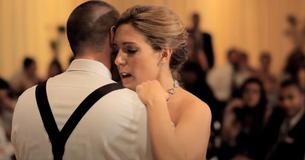 Pai morre antes do casamento da noiva, mas o irmão preparou uma surpresa para ela no dia da cerimônia Pai morre antes do casamento da noiva, mas o irmão preparou uma surpresa para ela no dia da cerimônia