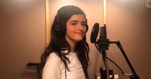 Una adolescente interpreta una conmovedora versión de Una adolescente interpreta una conmovedora versión de