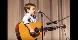 Un niño dice que canta como Johnny Cash y lo demuestra dejando a la audiencia boquiabierta Un niño dice que canta como Johnny Cash y lo demuestra dejando a la audiencia boquiabierta
