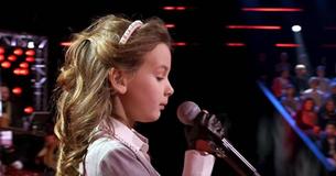 Garotinha silencia plateia ao escolher emocional canção para cantar Garotinha silencia plateia ao escolher emocional canção para cantar