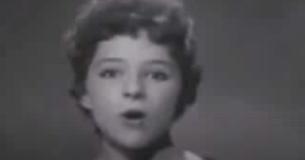 Brenda Lee avait treize ans quand elle a enregistré le hit des années 1950 Brenda Lee avait treize ans quand elle a enregistré le hit des années 1950