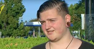 Teenager Returns Lost Wallet To Veteran, Only To Get A Text Message From His Mother Afterwards Teenager Returns Lost Wallet To Veteran, Only To Get A Text Message From His Mother Afterwards