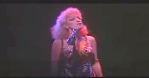 Sällsynt vintage-video från 1979 visar Bette Midler framföra Sällsynt vintage-video från 1979 visar Bette Midler framföra