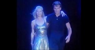 Patrick Swayze dansar med sin fru Lisa Niemi vid sitt första TV-sända framträdande Patrick Swayze dansar med sin fru Lisa Niemi vid sitt första TV-sända framträdande