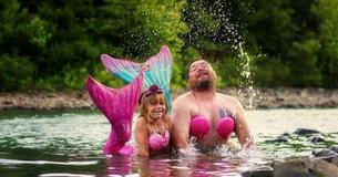 Dad Helps His Little Girl Celebrate Her Eighth Birthday With Mermaid-Themed Photoshoot Dad Helps His Little Girl Celebrate Her Eighth Birthday With Mermaid-Themed Photoshoot