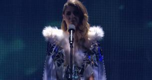 Después de cantar un éxito de Queen, Simon Cowell le dice que su voz es algo Después de cantar un éxito de Queen, Simon Cowell le dice que su voz es algo
