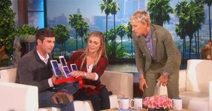 Teacher Thinks She's Getting iPads For Her School – Until Ellen Swipes The Screen To The Left Teacher Thinks She's Getting iPads For Her School – Until Ellen Swipes The Screen To The Left