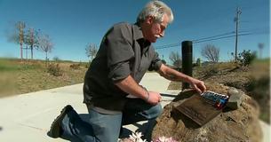 Padre le hizo un monumento a su hijo fallecido, pero los propietarios del terreno le dejaron una carta Padre le hizo un monumento a su hijo fallecido, pero los propietarios del terreno le dejaron una carta