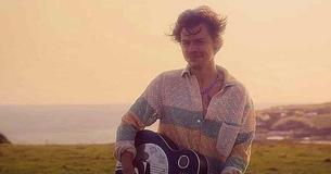 Harry Styles Sings Acoustic Rendition Of “Cherry” In Vogue’s Cover Video Harry Styles Sings Acoustic Rendition Of “Cherry” In Vogue’s Cover Video