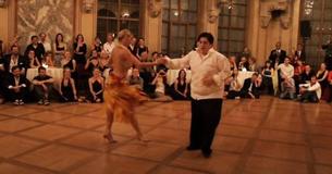 Hefty Dancer Has Crowd Cheering With His Moves Hefty Dancer Has Crowd Cheering With His Moves