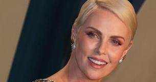 Charlize Theron zieht Sohn Jackson als Mädchen auf – erzählt von ihrer Erziehung und wird für ihre Vorgehensweise gelobt Charlize Theron zieht Sohn Jackson als Mädchen auf – erzählt von ihrer Erziehung und wird für ihre Vorgehensweise gelobt