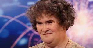 Hurjasti hoikistunut Susan Boyle häikäisee uudella mallimaisella ulkokuorellaan Hurjasti hoikistunut Susan Boyle häikäisee uudella mallimaisella ulkokuorellaan