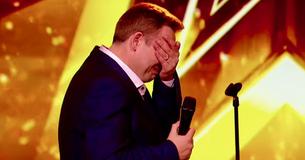 Quando un semplice papà canta ricordando incredibilmente Elvis, i giudici sono costretti a premere il golden buzzer Quando un semplice papà canta ricordando incredibilmente Elvis, i giudici sono costretti a premere il golden buzzer
