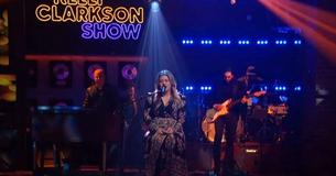 Kelly Clarkson's Performance Of Fleetwood Mac Hit Is Kelly Clarkson's Performance Of Fleetwood Mac Hit Is